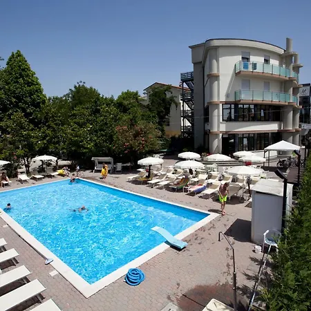 Capitol Hotel 4*