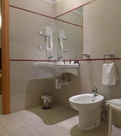 Capitol 4*