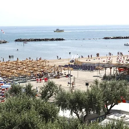 Capitol Ξενοδοχείο 4*