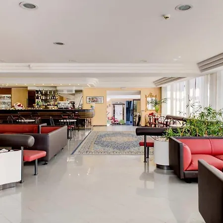 Capitol 4*