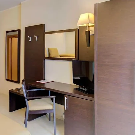 Capitol Hotel 4*