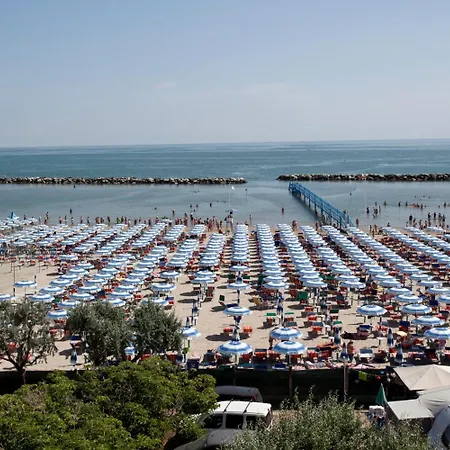 Ξενοδοχείο Capitol