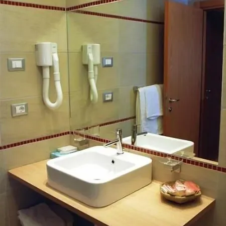 Ξενοδοχείο Capitol 4*