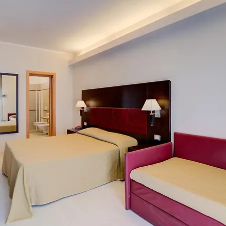 Hotel Capitol 4*